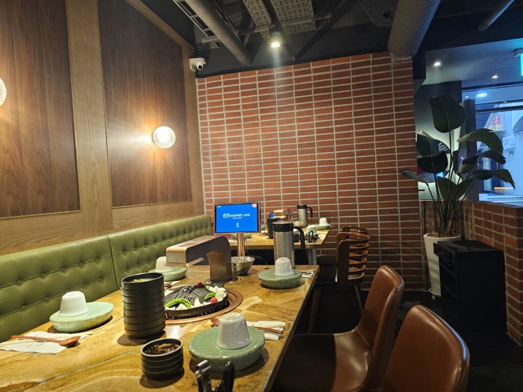 강남역 양고기 맛집 고메램 일반 테이블